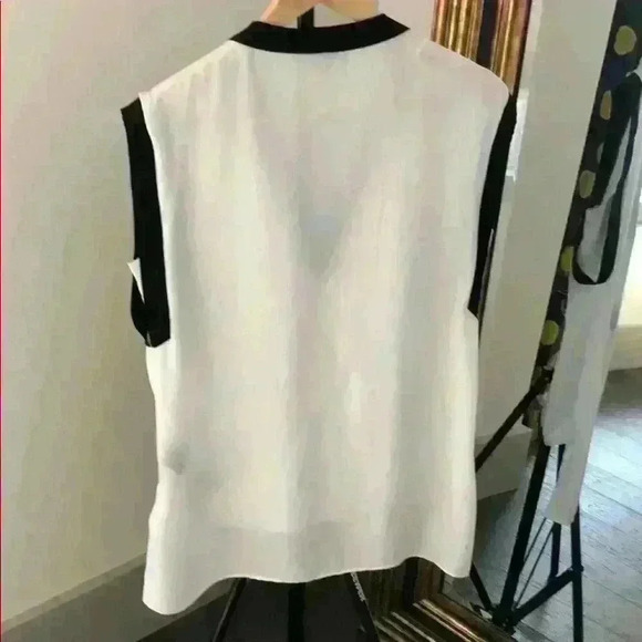 Vince Camuto white and black sleeveless blouse - Picture 3 of 3